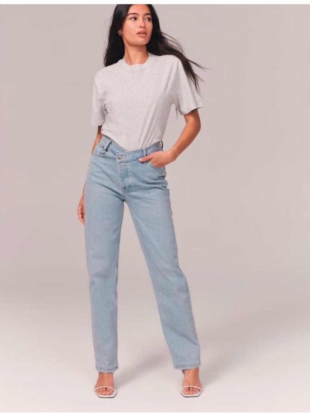 Abercrombie & Fitch 90s Light Wash Ultra High-Rise Straight Jeans Size 25/0R